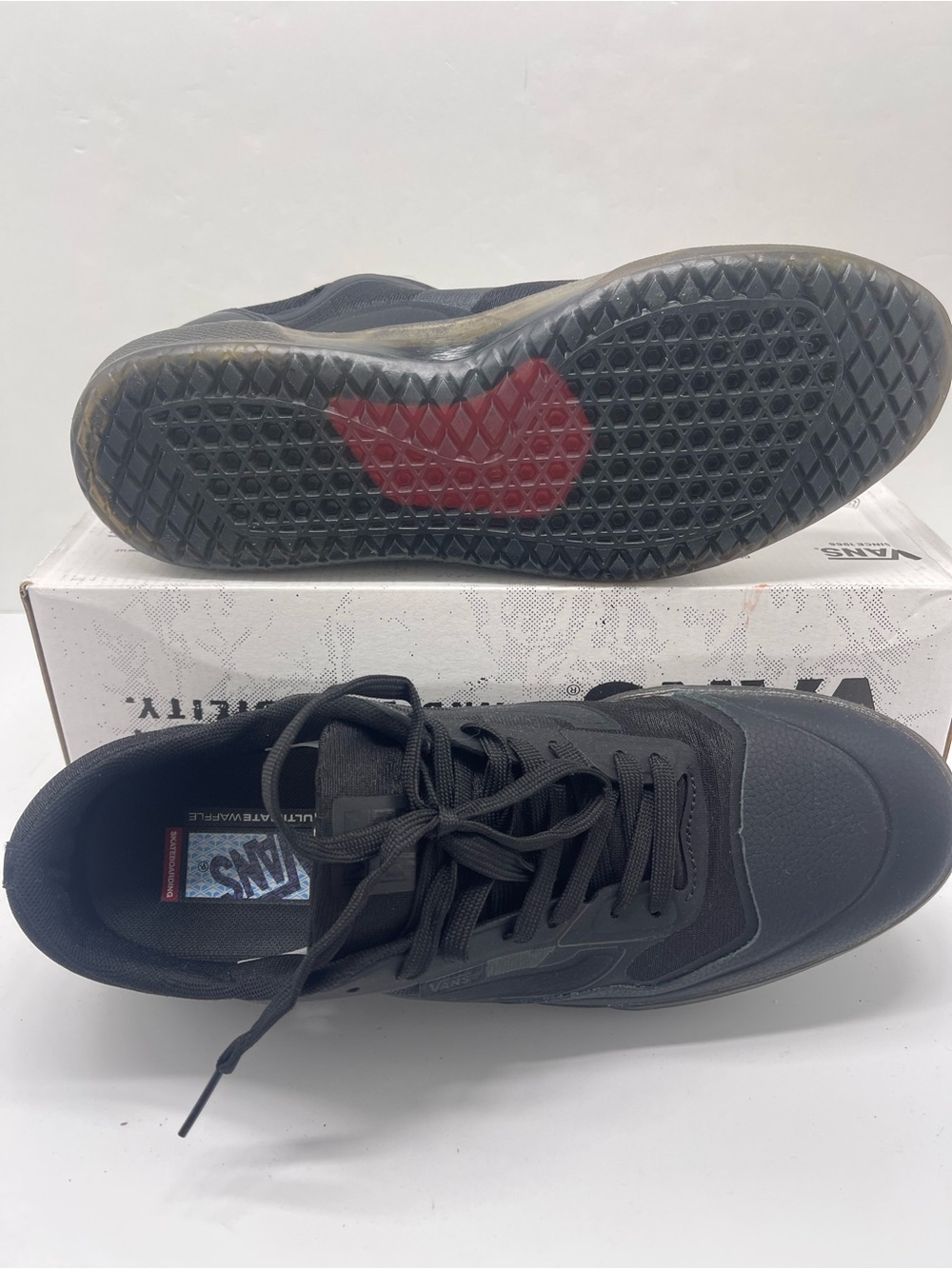 Vans Men’s Ave Leather Black
VN0A5JIBBLK Sneakers - Picture 5 of 15